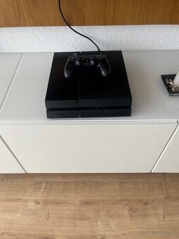 PS 4