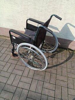 Invalidny vozik.