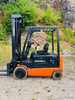 Elektricky vzv Doosan 2200kg, triplex 6000mm, r. 2014