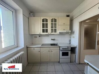 Prenajmem 2 izb.byt s terasou na Hradnom kopci BA.