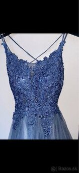 Modré spoločenské šaty
