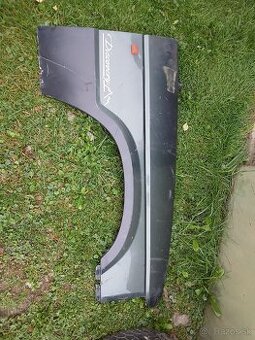 Land rover discovery 1 blatník Pravý poškodený