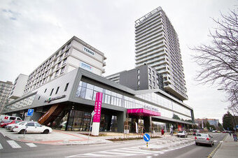 Prenájom 2-izbového zariadeného bytu s garážou v RETRE