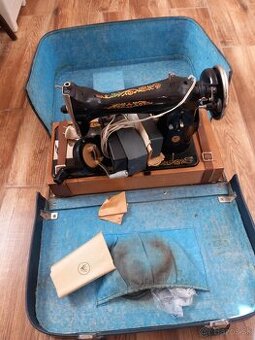 Kufríkový šijací stroj