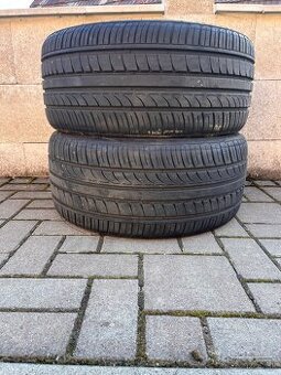 235/35 R19