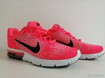 NIKE AIR MAX