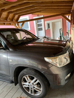 TOYOTA LAND CRUISER 200
