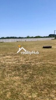 Rovinatý stavebný pozemok v Hurbanovej Vsi na predaj