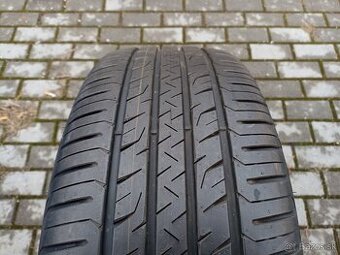 Letné pneu GoodYear EfficientGRIP Performance 245/45 R19 XL