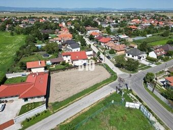 9 ÁROVÝ POZEMOK V OBCI TUREŇ S POTENCIÁLOM STAVBY DVOJDOMU