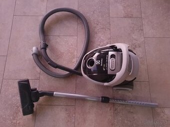 Predam Electrolux vysavac