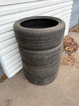 225/40 r19