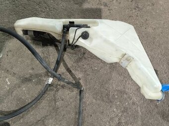 Nadrzka ostrekovačov s motorcekmi Audi A8 D4