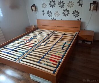 Manželská posteľ s úložným priestorom