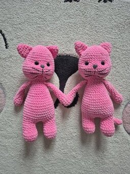 Háčkované hračky mačky vysoké 33cm