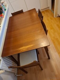 Predam dreveny jedalensky stol