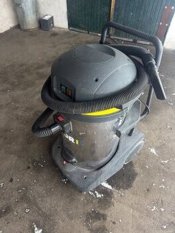 Priemyselný vysávač