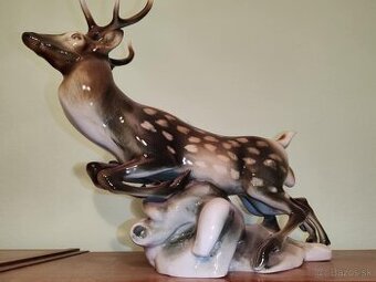 Porcelánová soška jeleň a vlk