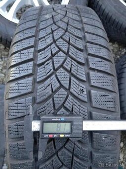 215/60 R 16 zimné Goodyear.
