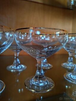 Retro šampanské poháre so zlatým lemom – 6 ks