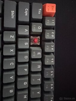 Bezdrôtová mechanická klávesnica