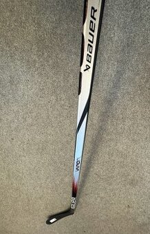 HOKEJKA BAUER VAPOR S23 LEAGUE  zahnutí P92 tvrdost 65