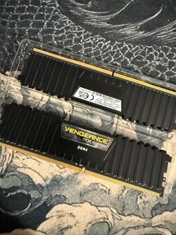 Corsair 32GB KIT DDR4 3200 MT/s CL16 Vengeance LPX čierna