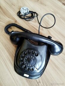 Starý telefón TESLA 1965