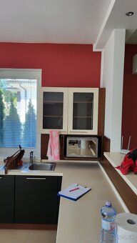 Kuchynská linka so vstavanou rúrou