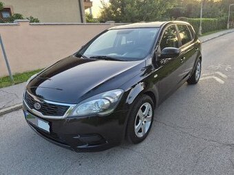 Predám Kia Ceed Faclieft 1.4 77kw Benzin r.v.2012
