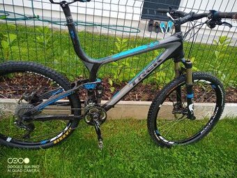 Celo karbónový bicykel