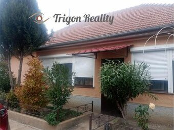 KOLÁROVO - 5 IZBOVÝ RODINNÝ DOM