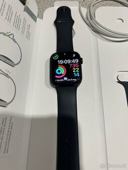 Apple Watch 7, veľkosť 45mm.