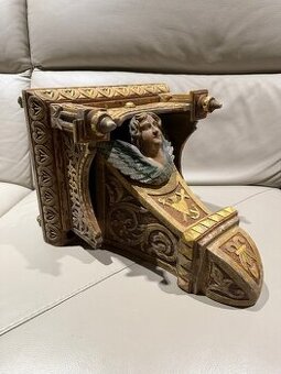 Starožitný drevenný oltár