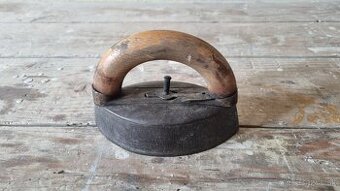 Starožitná žehlička