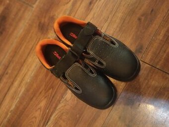 Pracovná obuv kovová špicka