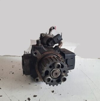 Vstrekova. čerpadlo Volkswagen Passat B7 1.6 TDI 03L130755H