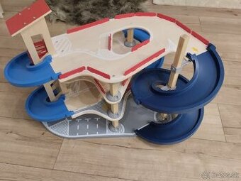 Drevený parkovací dom