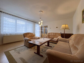 Zaujímavý rodinný dom s menším átriovým dvorom,  Komárno