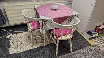 Stôl a stoličky