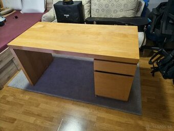 Predam pisaci stol (140cm x 65cm) vyska 72cm