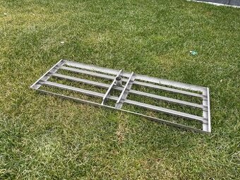 Zrovnávač pôdy pre trávnik