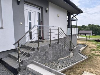 Nerezové zábradlie, balkóny, ploty a ďalšie doplnky z nerezu