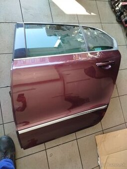 ľave zadné bordové dvere Superb 2 sedan