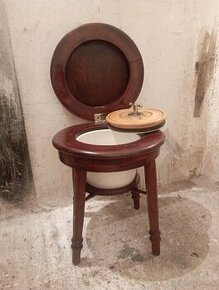 Historická toaleta. WC