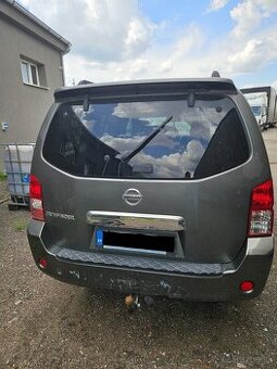 Nissan Pathfinder 126KW- Poškodeny motor,nove pneu
