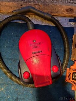 Predám plne funkčný vysávač Philips