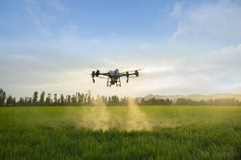 Postrek a hnojenie dronom – rýchlo a lacno