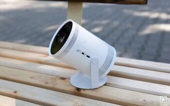Požičiam - Projektor Samsung The Freestyle + AVELI plátn