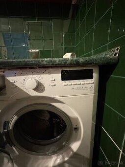 Predam pracku Whirlpool 6th sense 3-rocna